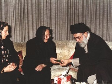 تنها درخواست مادر شهید مسیحی از رهبر انقلاب رهبرانقلاب و خانواده شهدای مسیحی