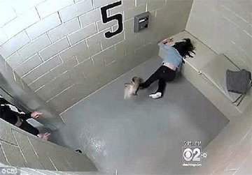 خشونت پلیس آمریکا با زندانی زن+تصاویر  خشونت پلیس آمریکا