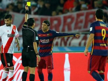 کارت زرد علیرضا فغانی به نیمار/عکس علیرضا فغانی