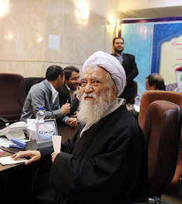 مسئولان ما خیلی کم از ساده زیستی رهبری الگو گرفتند موحدی کرمانی/2