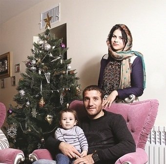 مدافع ارمنی استقلال و همسرش/عکس  مگویان و همسرش