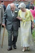 عروس و دامادی که رکورد گینس را شکستند/عکس  داماد102ساله