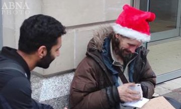 هدیه مسلمان انگلیسی به مسیحیان بیخانمان/عکس هدیه یک مسلمان به مسیحی بی خانمان