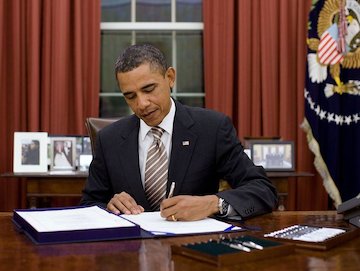 اوباما لایحه بودجه نظامی ۶۱۹ میلیارد دلاری آمریکا را امضا کرد اوباما/1