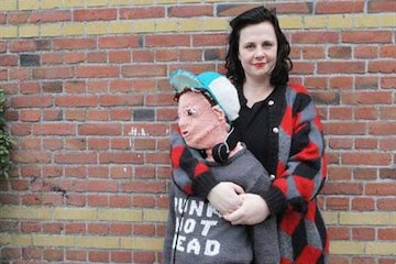 پیشنهاد عجیب یک مادر!/عکس پسر عروسکی