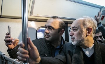 سلفی علی اکبر صالحی در مترو/عکس  علیاکبر صالحی