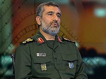 ممکن است دشمن روی سیاسیون تاثیر بگذارد/ نباید آمریکا را کدخدا بدانیم حاجی زاده