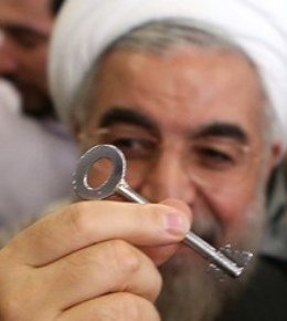 تلاش حامیان دولت برای قانع کردن گزینه جدید برای بازی در نقش "ضربهگیر" روحانی/2