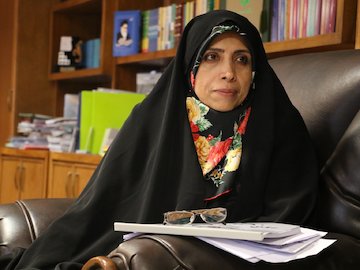 معاون روحانی: تحریم موقت بانکهای مرکزی ممنوع است  امین زاده