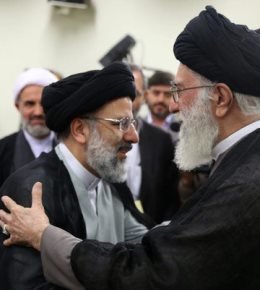 رهبر انقلاب «حجتالاسلام رئیسی» را به تولیت آستان قدس رضوی منصوب کردند رئیسی