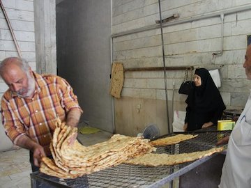 افزایش غیررسمی قیمت نان در بازار/ آزادپزها قیمت را گران کردند نان/1