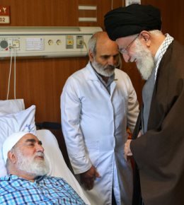 عیادت رهبر انقلاب از حجتالاسلام گلپایگانی و همسر شهید بابایی رهبری.jpg