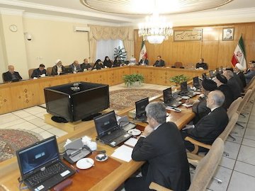 برخی بدهکاران و چک برگشتیها هم تسهیلات بانکی میگیرند هیئت دولت.jpg