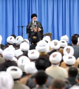 استفاده از ماشینهای گران قیمت برای روحانیون و طلاب حرام است رهبری/2