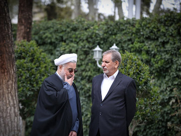 ریشه پرداخت حقوقهای نجومی کجاست؟ روحانی-جهانگیری