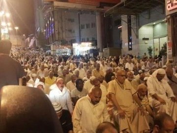 ادعای پرتاب کفش به زائران ایرانی در عربستان کذب محض است حج