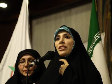 دختر صفدر حسینی به دفاع از خود، همسر و پدر برخواست فاطمه حسینی.jpg