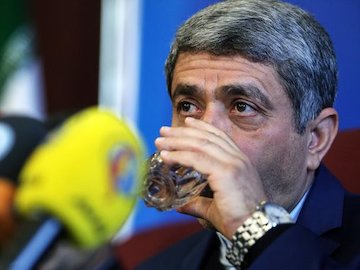 برای تقویت تولیدات داخلی باید قاچاق کالا را مهار کنیم طیب نیا.jpg