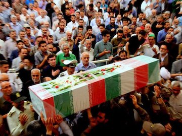 عنوان "شهید" باید به تابلوهای شهر بازگردد/ قدرت منطقه ای و جهانی ما به برکت خون شهداست/ دینمان را ادا نکنیم پشیمان می شویم تشییع شهدا.jpg