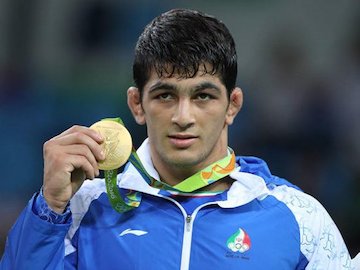 حسن یزدانی مدال طلایش را به آستان قدس رضوی تقدیم کرد حسن یزدانی.jpg