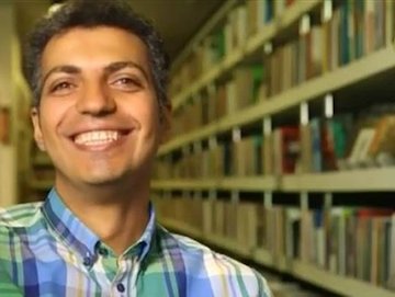 سورپرایز نقاش اسطوره پرسپولیس برای عادل فردوسیپور فردوسی پور.png