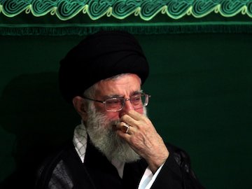 نخستین شب مراسم عزای حسینی در حضور رهبر انقلاب برگزار شد رهبری