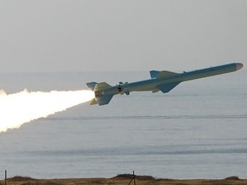 ایران خلیج فارس را برای ناوهای آمریکایی ناامن کردهاست/ توان تهران روز به روز در حال افزایش است موشک.jpg