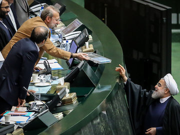 درآمد مالیاتی شانه به شانه درآمد نفتی روحانی-لاریجانی-بودجه