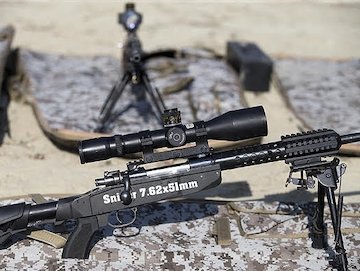 جدیدترین سلاح تکتیرانداز ارتش با نام «طاهر» رونمایی شد/ برد سلاح: ۱۲۰۰ متر تک تیرانداز