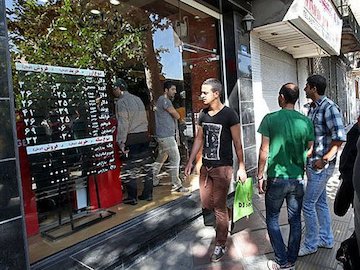 دستگیری ۳ صراف در بازار ارز/ پلیس وارد عمل شد قیمت دلار