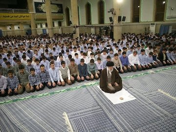 فردای این کشور و تاریخ آن متعلق به شما نوجوانان است، آماده شوید رهبری