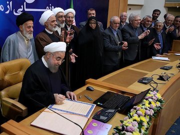 کارخانههای ورشکسته با "حقوق شهروندی" احیا نمیشوند روحانی