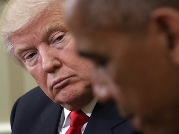 مشاور اوباما: ترامپ بیش از هر کسی به کشور و پرچم آمریکا بیاحترامی کرده است!  اوباما-ترامپ