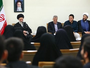 مقام معظم رهبری در دیدار با دانشجویان دانشگاه شریف