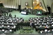 حضور نمایندگان مجلس با لباس سبز پاسداری در صحن علنی