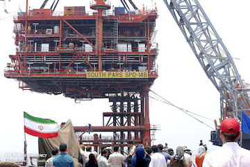 نصب ابرسازه ۲۴۰۰ تنی فاز 14B پارس جنوبی