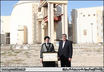 رئیسی در نیروگاه اتمی بوشهر چه گفت؟/بازدید از شناور پیشرفته شهید سلیمانی/تأکید رئیس جمهور بر پرداخت حق مردم استان از درآمدهای نفت، گاز و پتروشیمی/ راه «رئیسعلی دلواری» ادامه دارد رئیسی