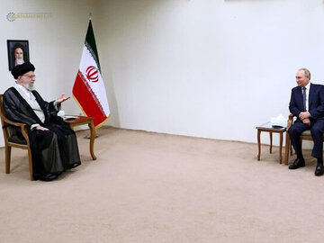 آمریکاییها از منطقه شرق فرات در سوریه باید بیرون رانده شوند دیدار رهبری با پوتین