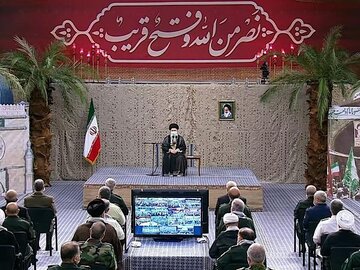 حقایق دفاع مقدس باید به گوش جوانها برسد رهبر انقلاب