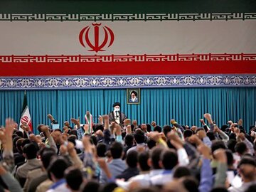 اتفاقات اخیر جنگ ترکیبی بود نه صرفا اغتشاش خیابانی
 دیدار رهبر انقلاب با دانش آموزان