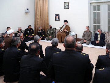 استفاده از ظرفیتهای عظیم دریا به فرهنگ عمومی در کشور تبدیل شود دیدار رهبر انقلاب با فرماندهان نیروی دریایی