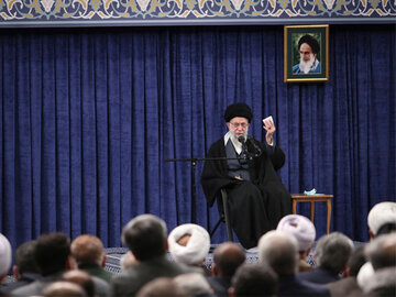 مبارزه با فساد در رأس توصیههای اقتصادی؛ لزوم افزایش تحرک وابتکار در سیاست خارجی رهبر انقلاب