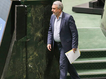 نمایندگان با استیضاح فاطمی امین موافقت کردند / واکنش قاطع مجلس به آشفتگی بازار خودرو
 فاطمی امین