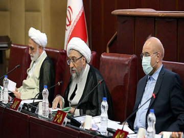 اولین جلسه مجمع تشخیص برای بررسی طرح شفافیت قوای سهگانه/ دفاع قالیباف و مخالفت آملیلاریجانی و اژهای با طرح مجلس
 قالیباف و اعضا مجمع