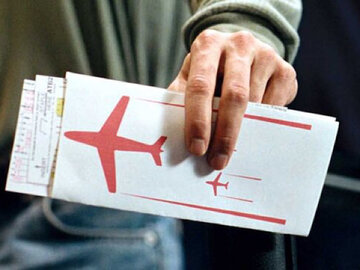 آذری: افزایش قیمت بلیت هواپیما در وضعیت کنونی درست نیست بلیط هواپیما