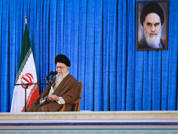 امام از سرآمدان تاریخ ماست/ ایمان و امید، آماج دشمن است رهبر انقلاب