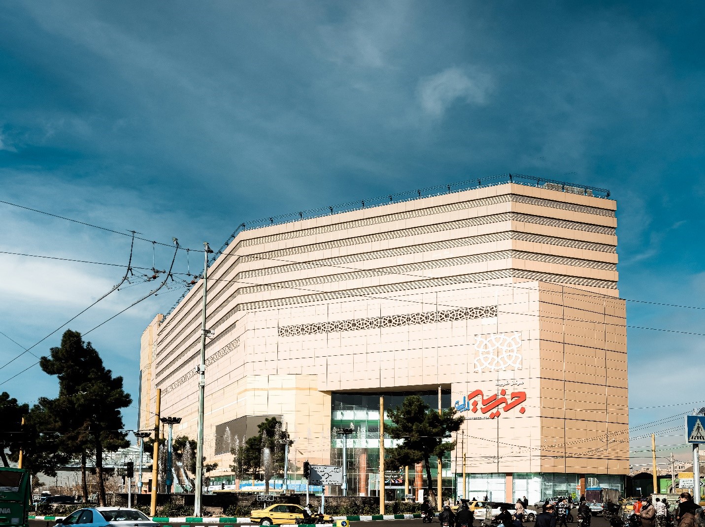 چرا نمایشگاه دائمی لوستر جهیزیه ایران بهترین جا برای خرید لوستر است؟