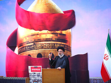 شهدا روشنفکران زمان هستند/ بساط کشف حجاب حتما جمع خواهدشد
 رئیسی در بزرگداشت شهدای مدافع حرم