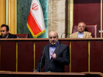 رابطهٔ بین شوراهای شهر و روستا با نمایندگان مجلس باید نزدیک باشد
 قالیباف