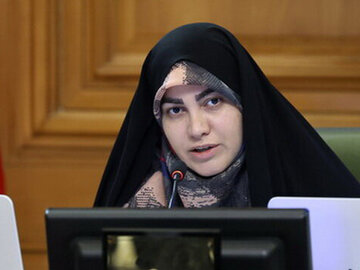 انتقاد عضو شورای شهر از شهرداری برای عدم سیاهپوشی تهران در روز اول محرم
 سوده نجفی